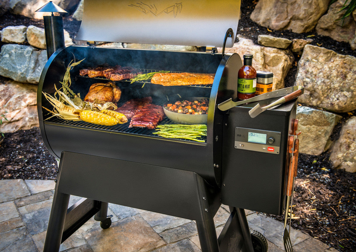 Traeger Pro 780 Pellet Grill - Black