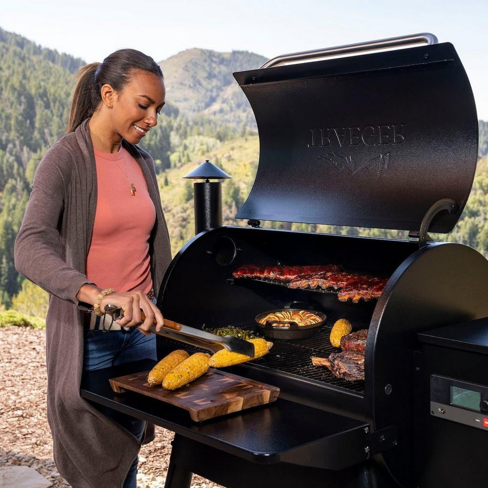 Traeger Pro 780 Pellet Grill Black